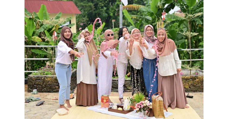 Social Media Girls Forum